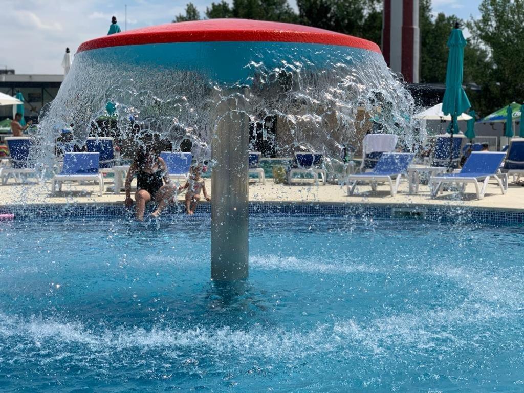 Hotel Andy Km 36 Бухарест Экстерьер фото