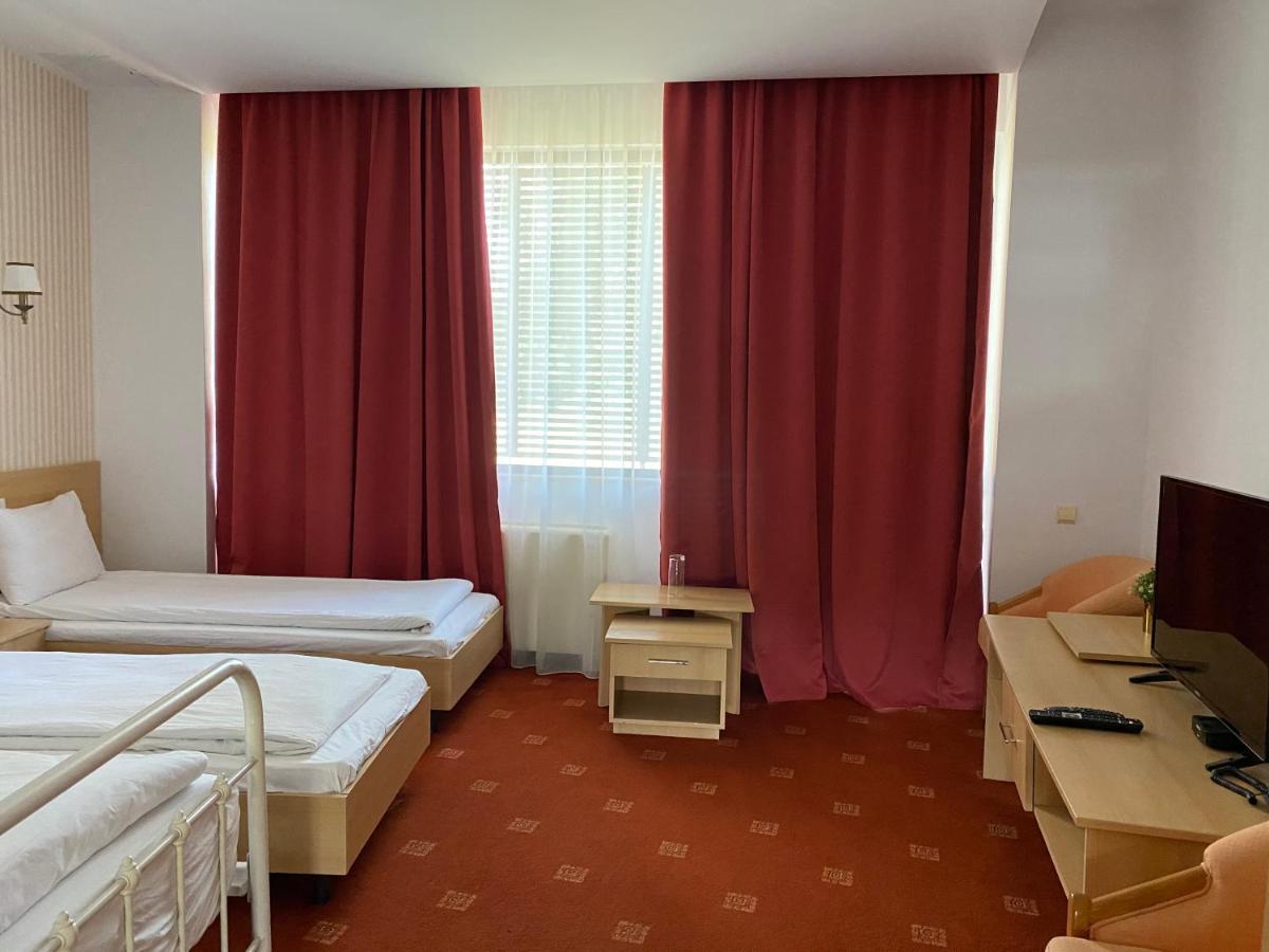 Hotel Andy Km 36 Бухарест Экстерьер фото