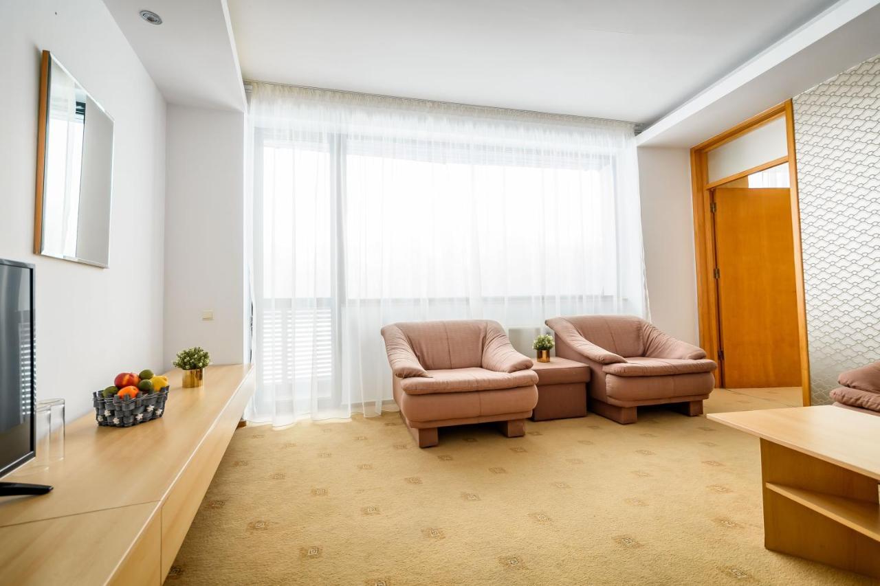 Hotel Andy Km 36 Бухарест Экстерьер фото